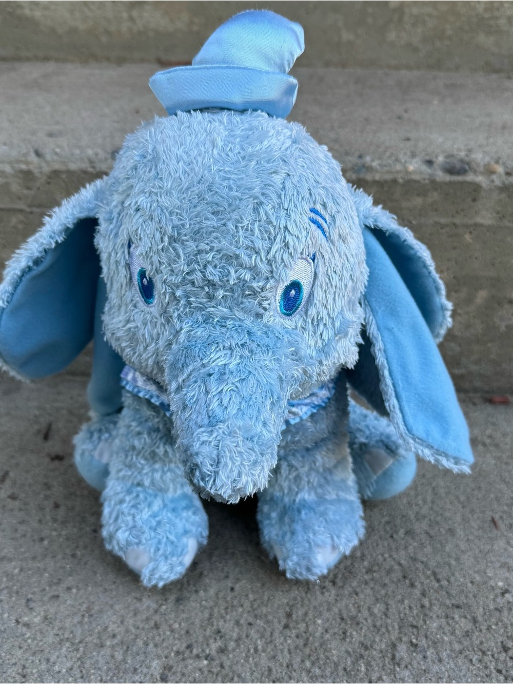Blueberry Scented Dumbo Plushie Disney Official Blue Shaggy Stuffie‎